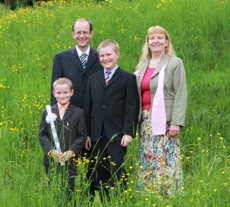 Foto von Familie Linder bei Markus Erstkommunion